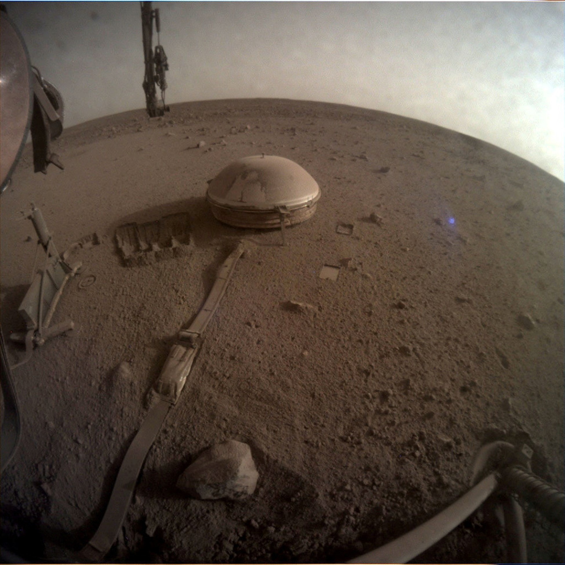 View of the InSight's seismometer on the Martian surface, in one of the last images taken by NASA's InSight Mars lander, on December 11, 2022. Photo: Reuters