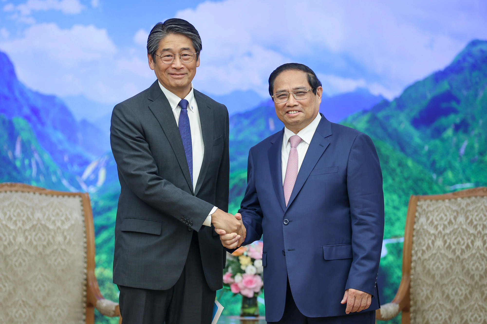 Vietnam’s PM Pham Minh Chinh receives new Japanese, New Zealand ambassadors