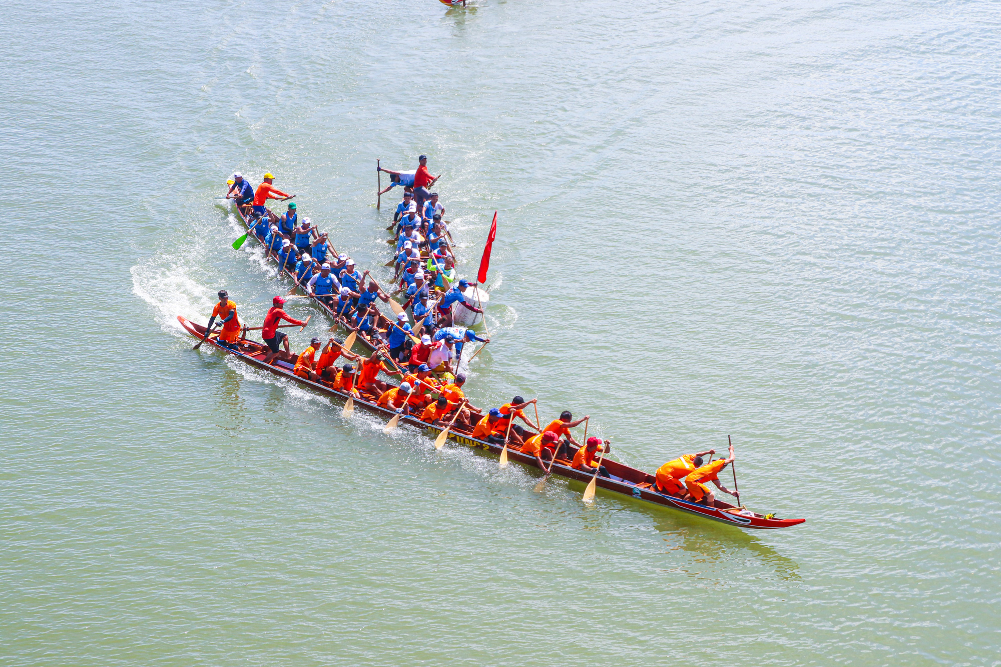 Thousands gather for boat race festival in central Vietnam