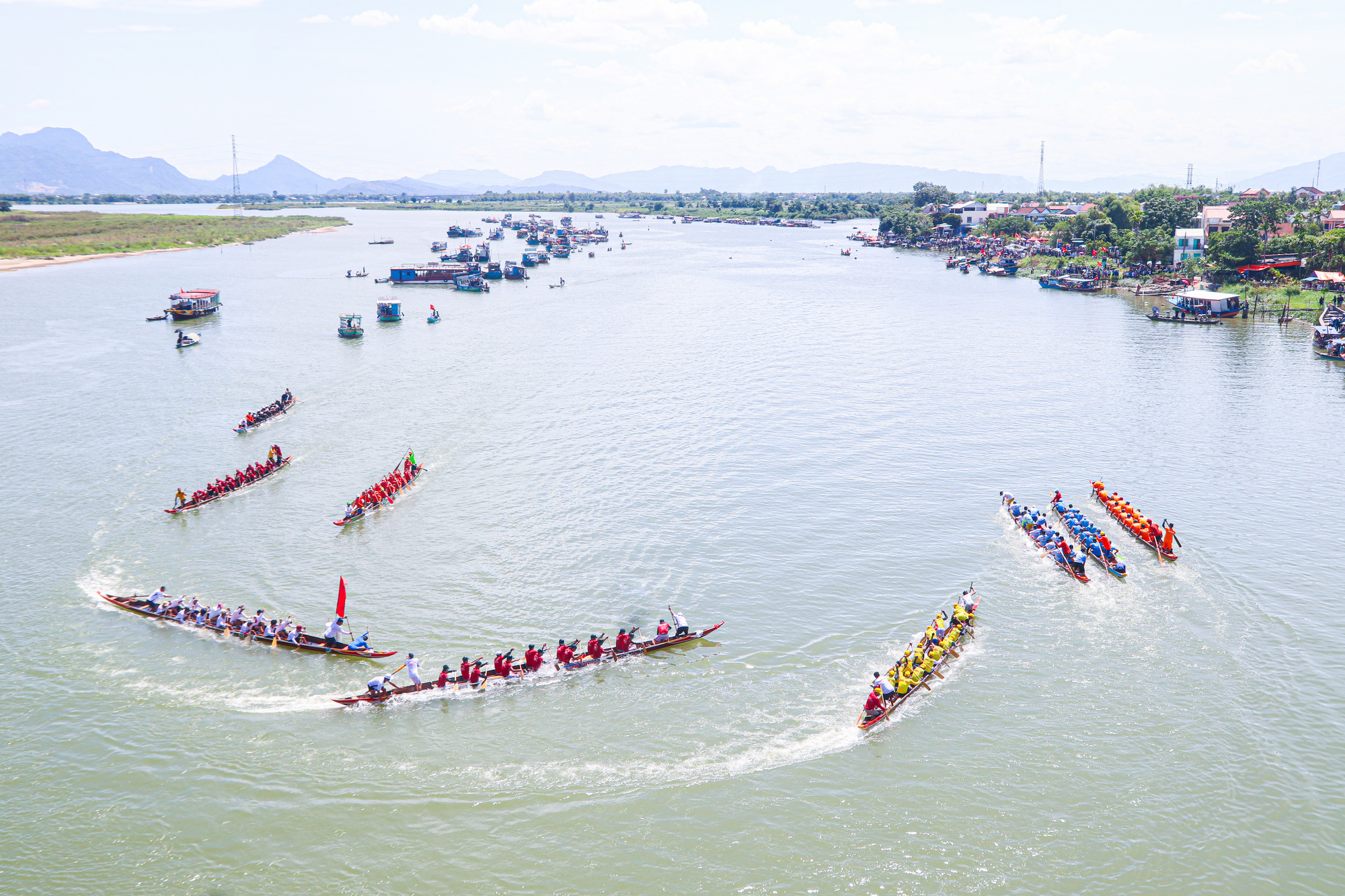 Teams compete at the Thanh Ha boat racing festival in Hoi An City, Quang Nam Province, central Vietnam, August 13, 2024. Photo: Thanh Nguyen / Tuoi Tre