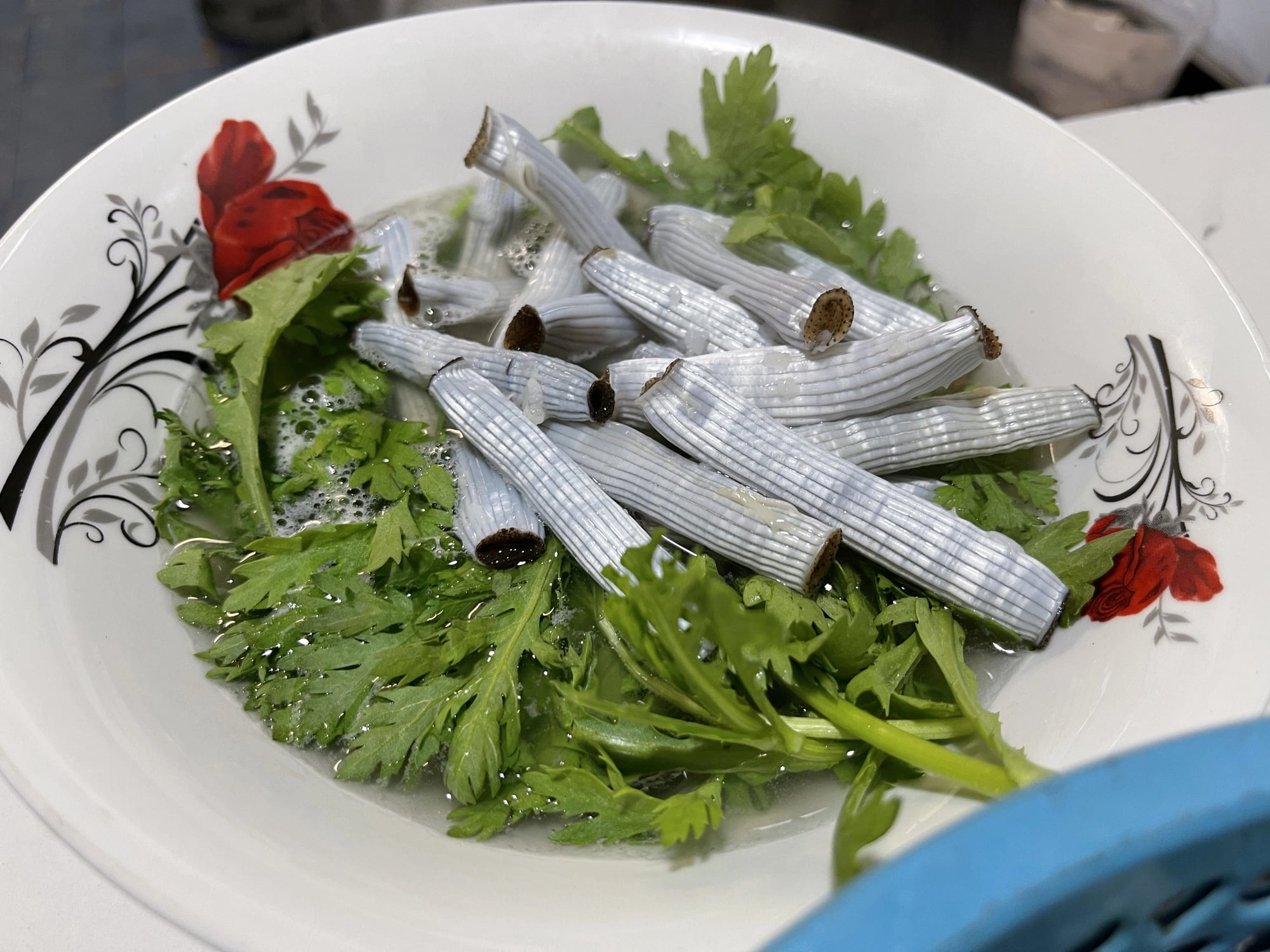 A bowl of peanut worms is served without porridge at a 40-year-old Teochew porridge shop in Tan Phu District, Ho Chi Minh City. Photo: Nha Xuan / Tuoi Tre