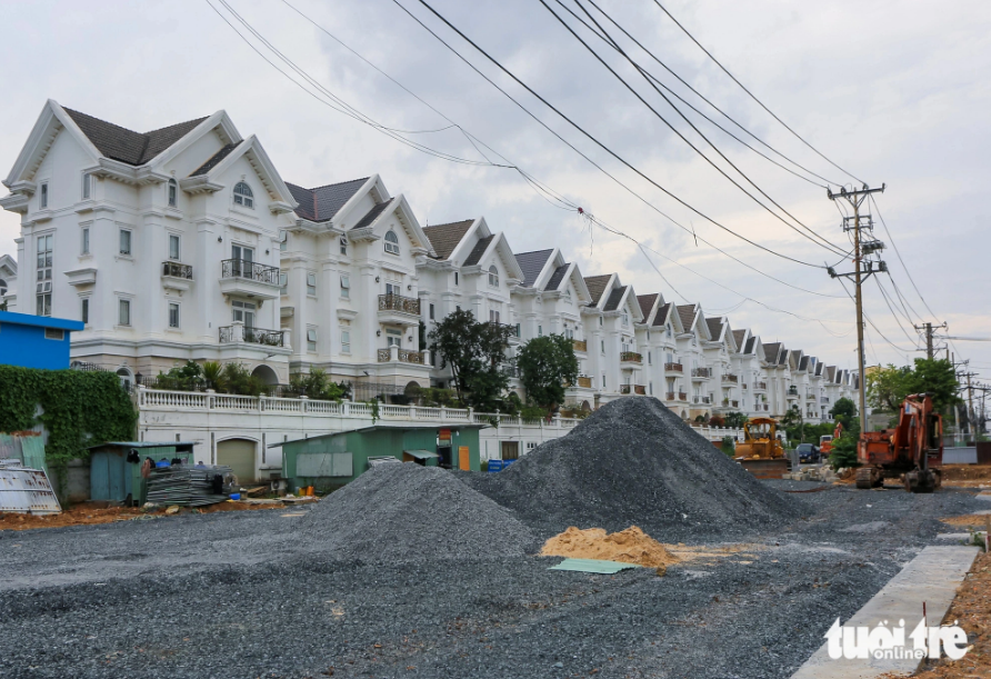 Duong Quang Ham Street always faces traffic jams during rush hour, so the expansion of the street will facilitate traffic flows. Photo: Le Phan / Tuoi Tre