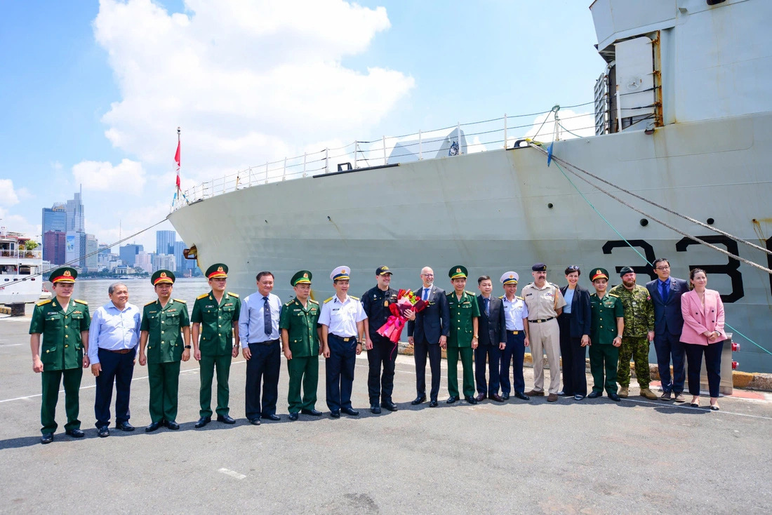 Royal Canadian Navy frigate begins 5-day visit to Ho Chi Minh City