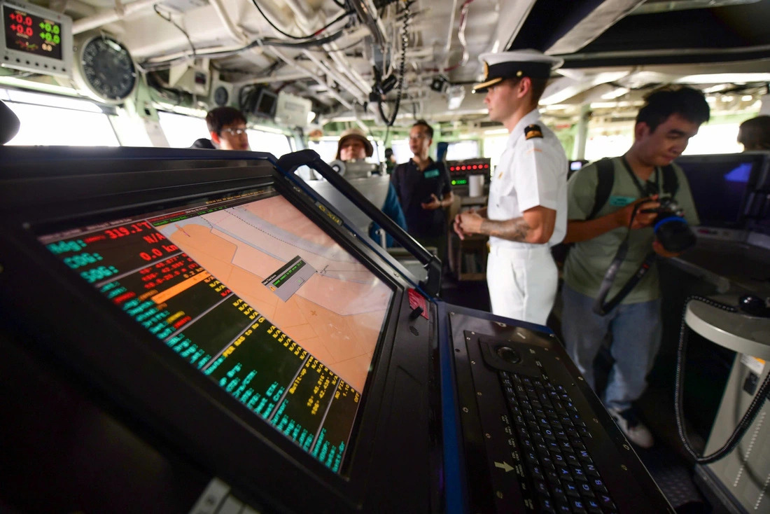 This image shows one of the control systems on board the Royal Canadian Navy frigate HMCS Montréal, which arrived in Ho Chi Minh City on August 15, 2024. Photo: Quang Dinh / Tuoi Tre