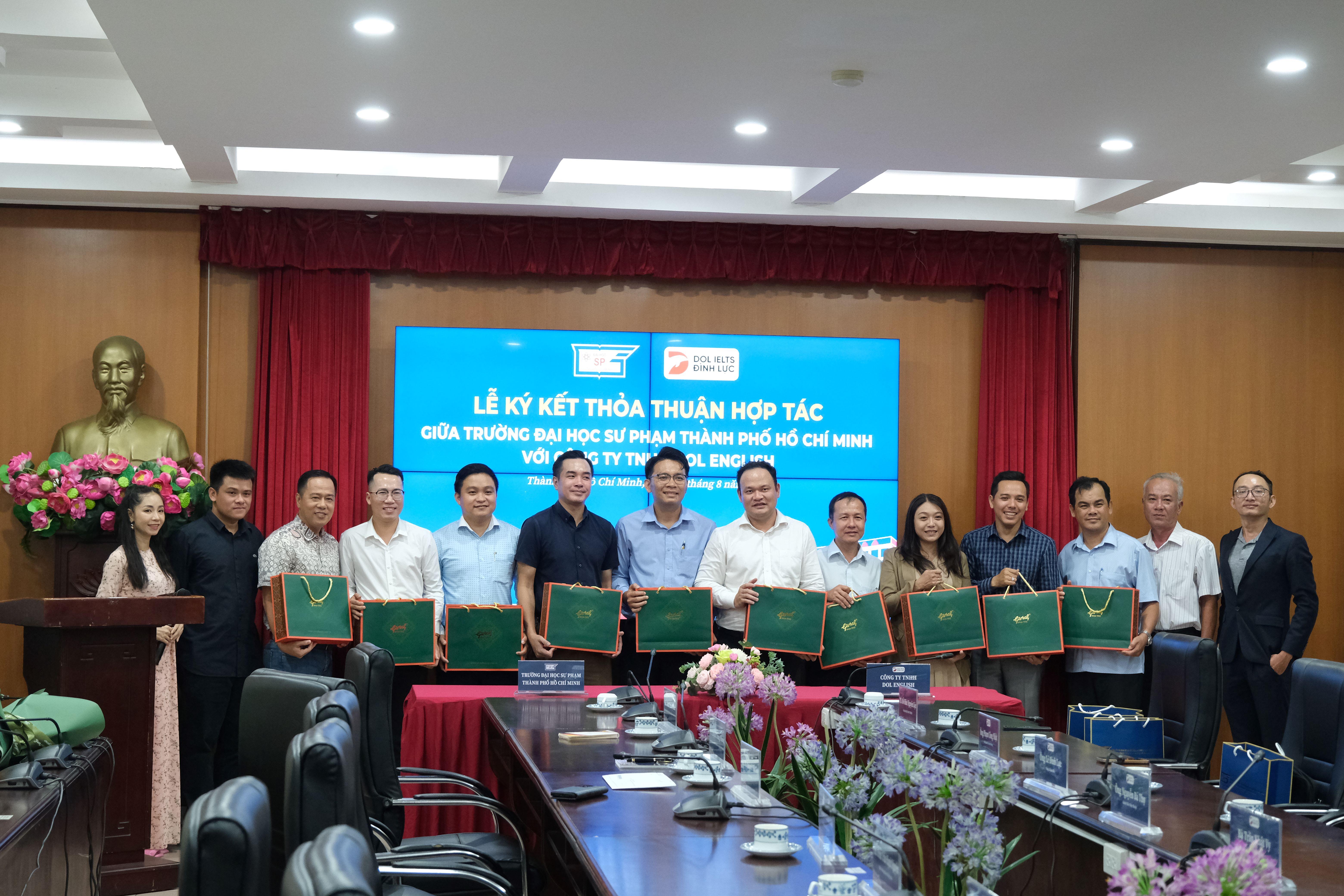 English center chain, Ho Chi Minh City university unite to boost graduate employability