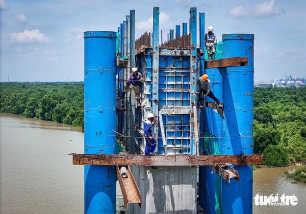 Construction of bridge connecting Ho Chi Minh City with Dong Nai to finish earlier than planned