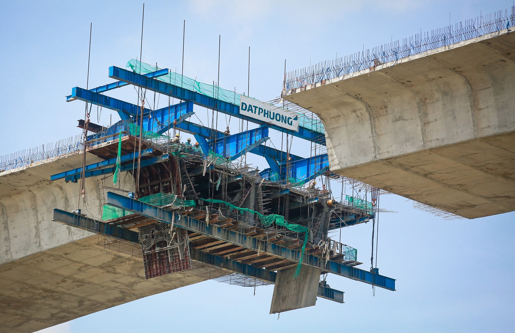 The Nhon Trach Bridge project will be 2.6 kilometers long and carries a price tag of over VND1.6 trillion (63.9 million). Photo: Duc Phu / Tuoi Tre