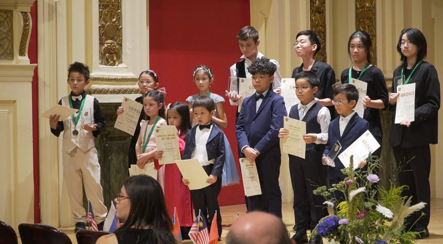 Vietnamese talents and other contestants receive special prizes and certificates of merit at the Vienna International Arts Festival. Photo: Supplied