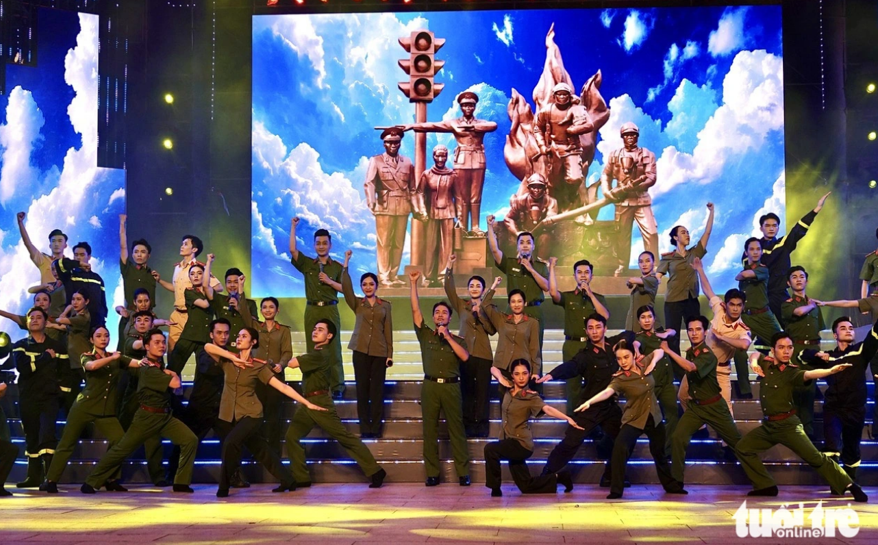 A performance at a special artistic program on Nguyen Hue Pedestrian Street in Ho Chi Minh City. Photo: T.T.D. / Tuoi Tre