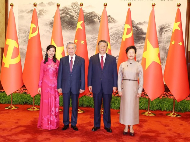 Vietnam’s Party General Secretary and State President To Lam (L, 2nd) and his spouse (L) pose for a photo with China's Party General Secretary and President Xi Jinping (R, 2nd) and his spouse in Beijing on August 19, 2024. Photo: Vietnam News Agency