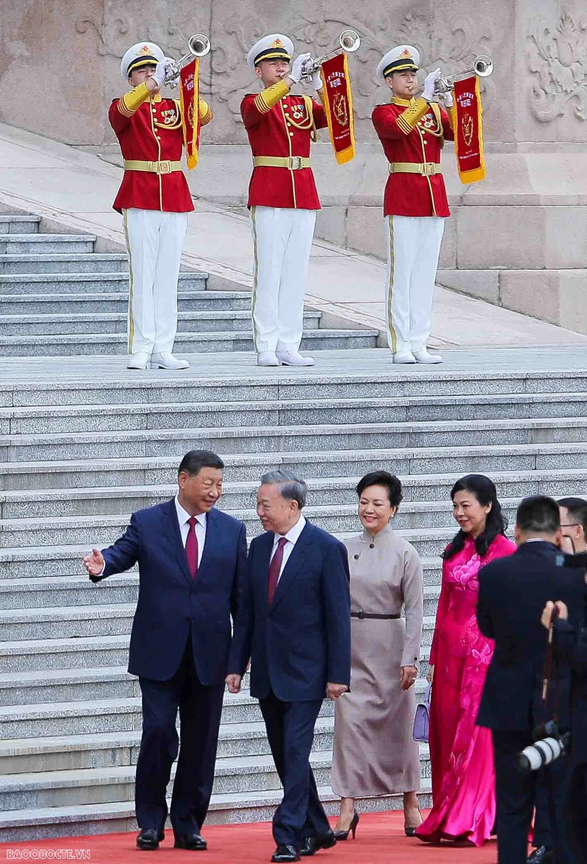 China's Party General Secretary and President Xi Jinping and his spouse welcome Vietnam’s Party General Secretary and State President To Lam and his spouse in Beijing on August 19, 2024. Photo: Nguyen Hong / Tuoi Tre