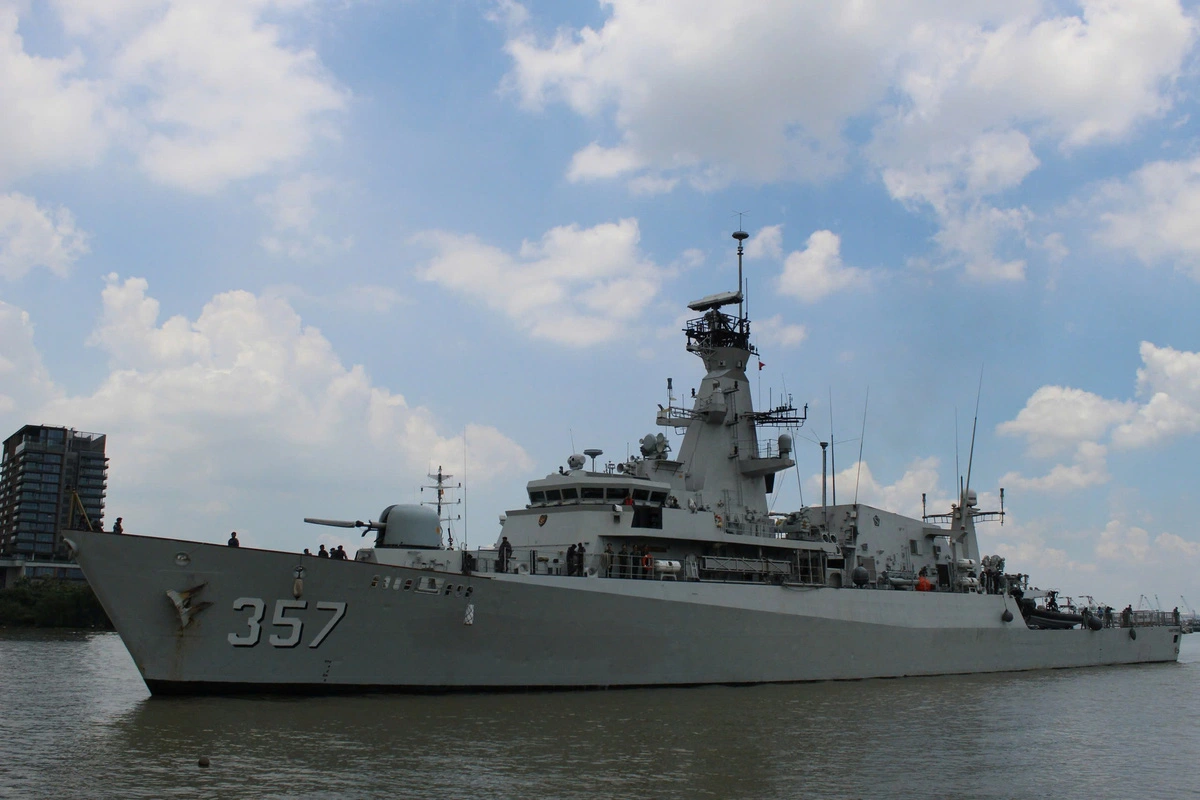 Indonesian Navy ship KRI Bung Tomo-357 docks at Nha Rong Port in Ho Chi Minh City, August 19, 2024. Photo: Vietnam People’s Navy