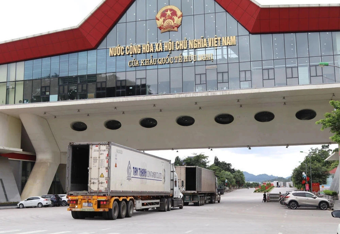 Huu Nghi International Border Gate in Lang Son Province, northern Vietnam, which borders China. Photo: Ha Quan / Tuoi Tre