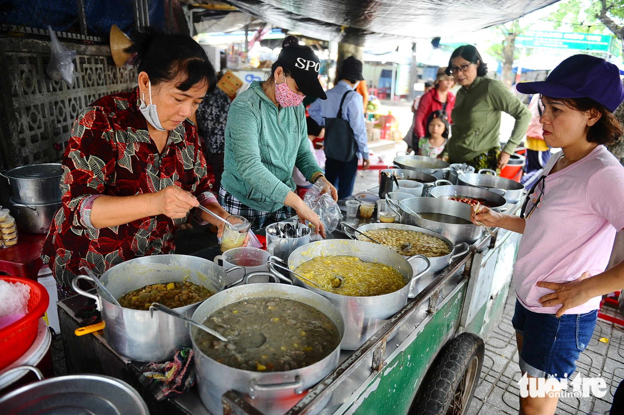 30 years of sweet success: This Vietnam dessert stall keeps foodies coming back