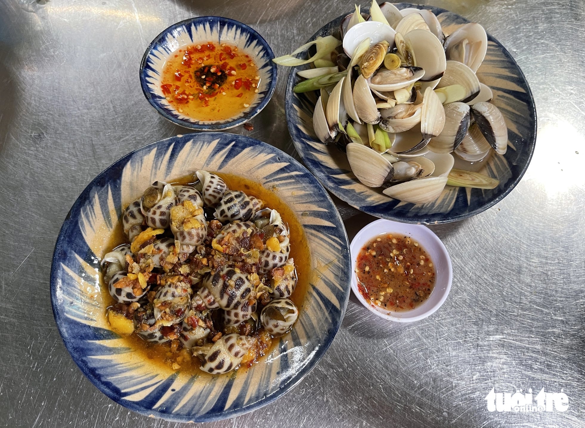 The quiet success of a no-name shellfish stall in a Ho Chi Minh City alley