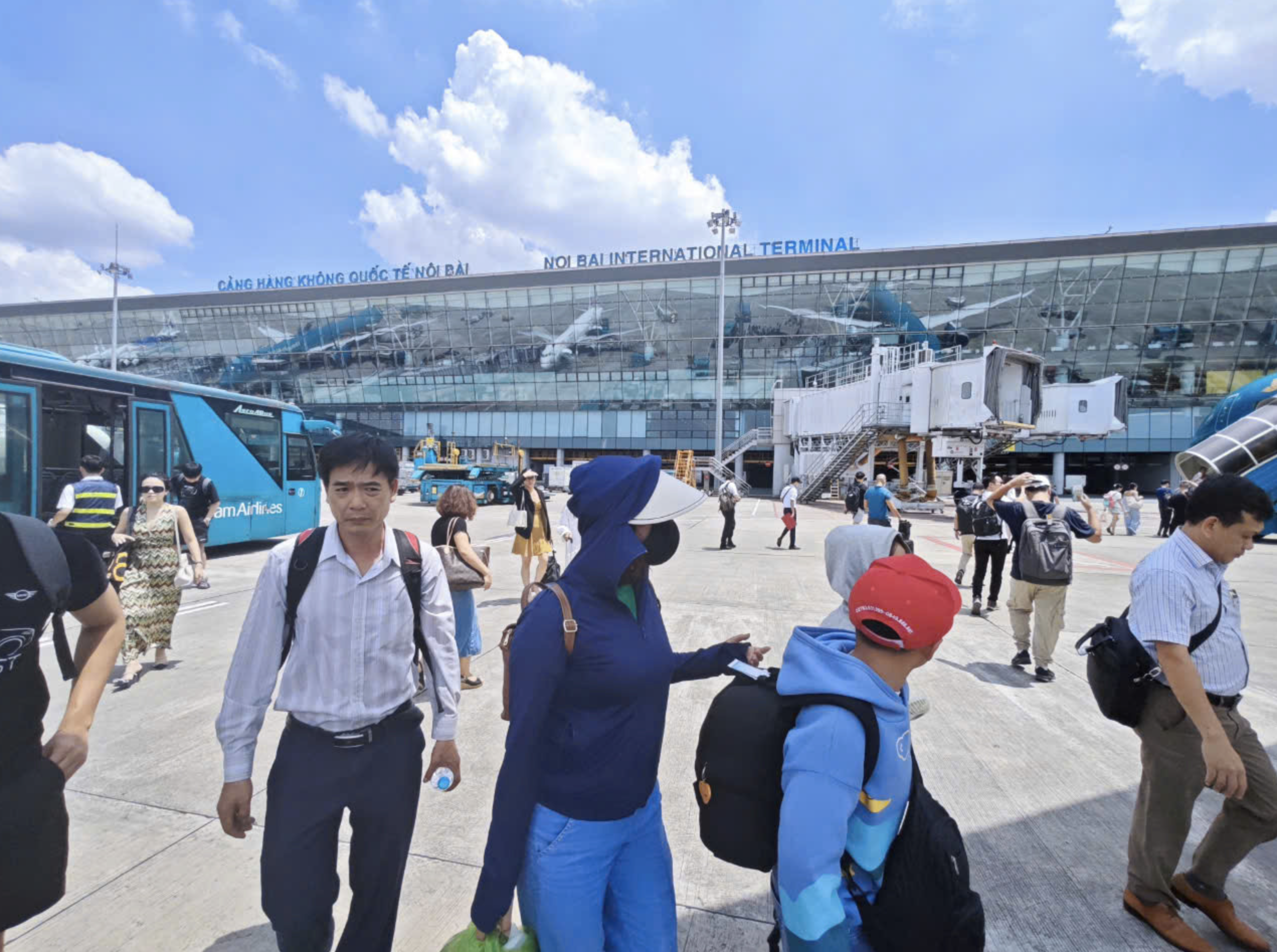 Local airlines see the Hanoi - Ho Chi Minh City air route as a major earner due to the high demand for travel between the two biggest economic hubs in Vietnam. Photo: Cong Trung / Tuoi Tre