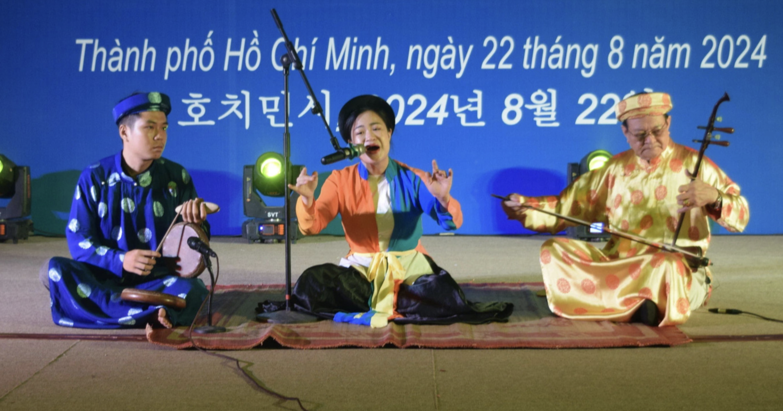 Vietnamese artists perform at an art exchange program between Ho Chi Minh City and Daegu, South Korea. Photo: Thuy Linh / Tuoi Tre