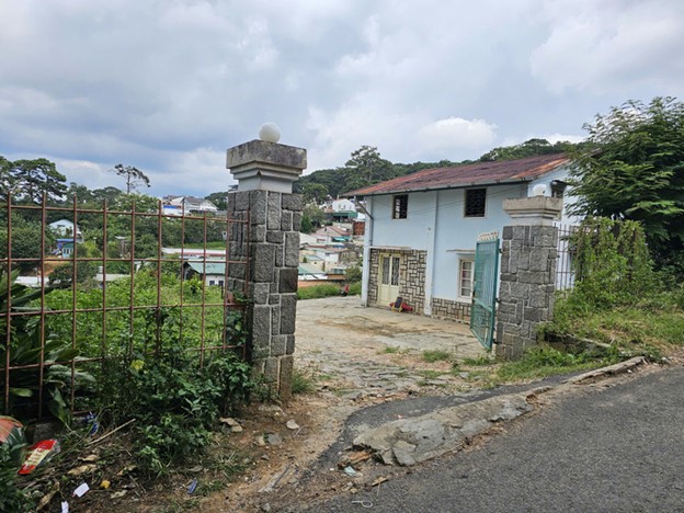 The area where L.D.L. kept the dogs for paid photography services in Da Lat City, located in the Central Highlands province of Lam Dong. Photo: M.V. / Tuoi Tre