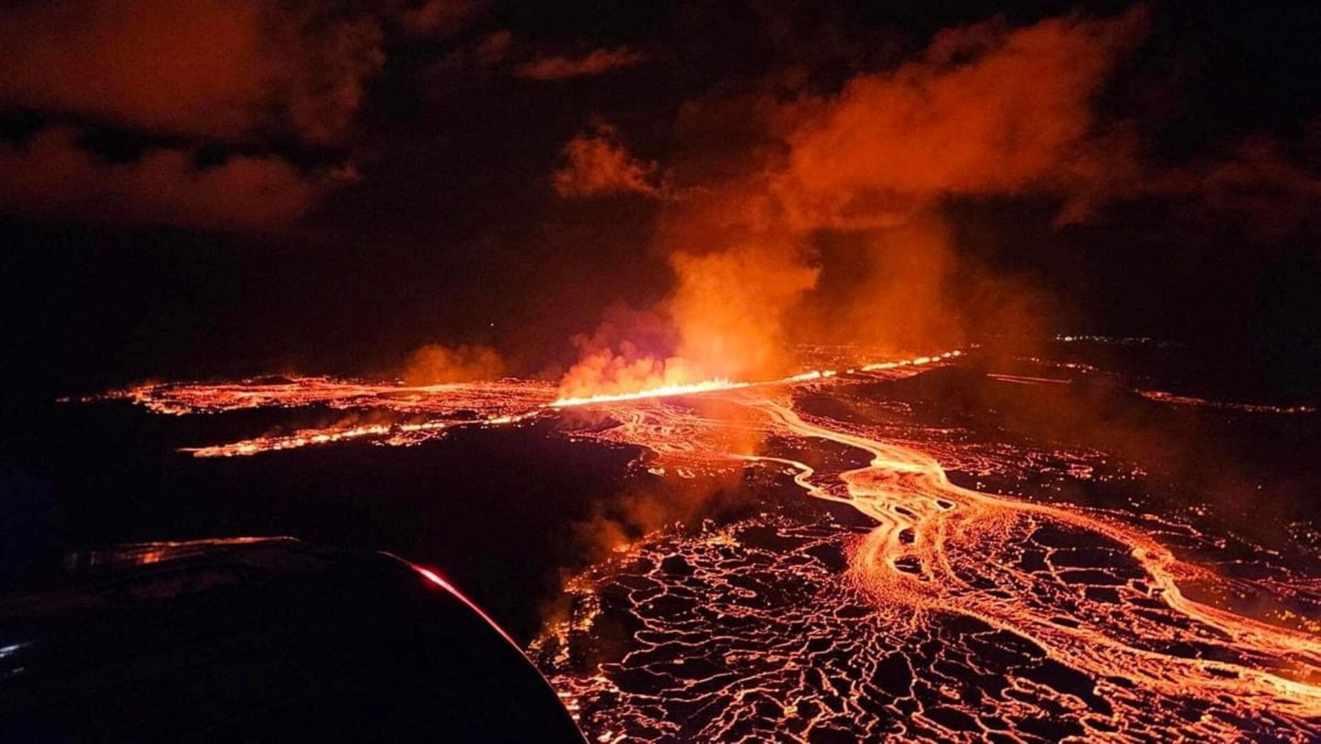 Lava spurts and flows after the eruption of a volcano in the Reykjanes Peninsula near Grindavik, Iceland, as seen in this handout picture obtained by Reuters on August 23, 2024. Photo: Civil Protection of Iceland/Handout via Reuters