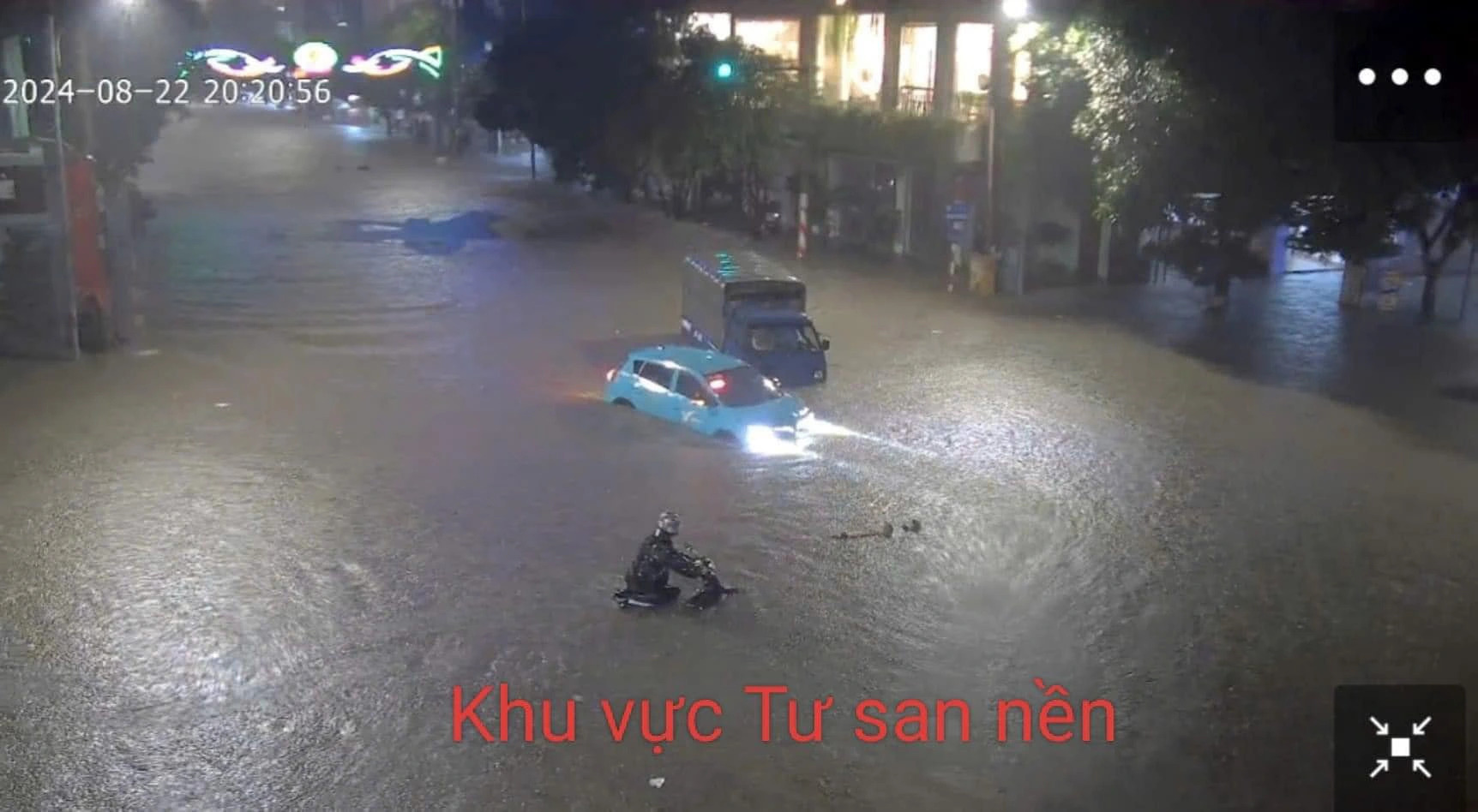 Intense rainfall turns an intersection into a river in Thai Nguyen City under the namesake province in northern Vietnam on August 22, 2024. Photo: T.Nguyen