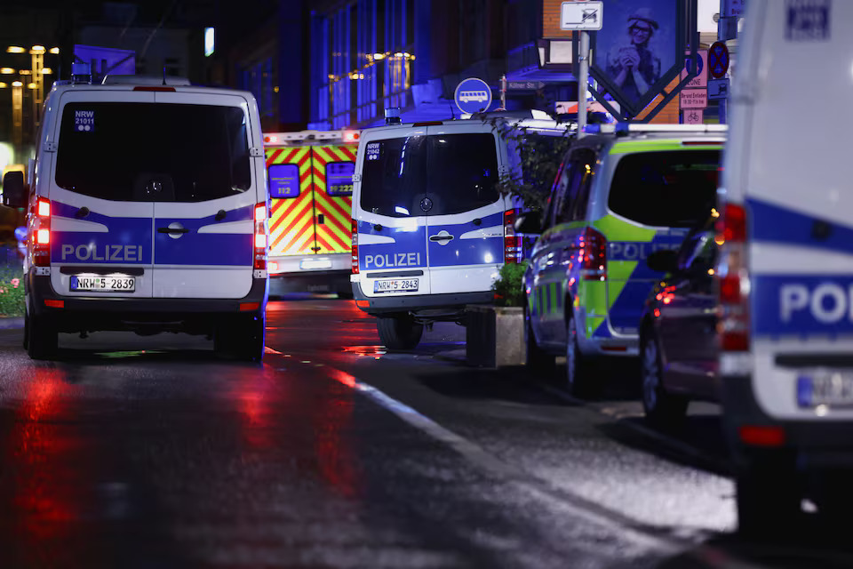 [4/7]Police vehicles are parked at the area of an incident, after several individuals were killed on Friday night when a man randomly stabbed passers-by with a knife, at a city festival in Solingen, Germany, August 24, 2024. Photo: Reuters