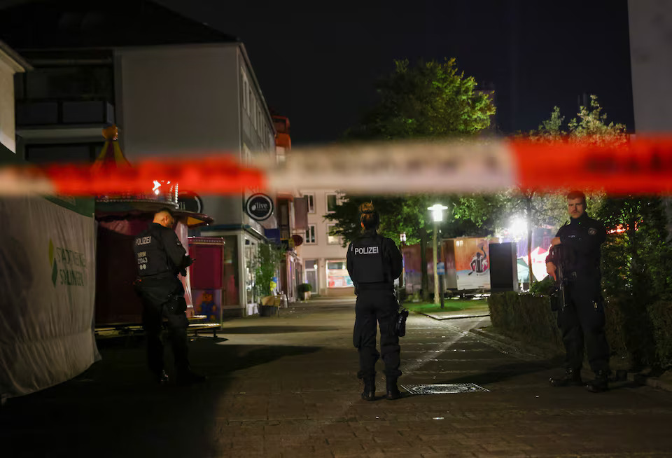 [7/7]Police tape is set up following an incident in which several individuals were killed on Friday night when a man randomly stabbed passers-by with a knife at a city festival, in Solingen, Germany, August 24, 2024. Photo: Reuters