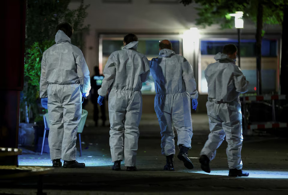 [5/7]Forensic experts work following an incident in which several individuals were killed on Friday night when a man randomly stabbed passers-by with a knife at a city festival, in Solingen, Germany, August 24, 2024. Photo: Reuters