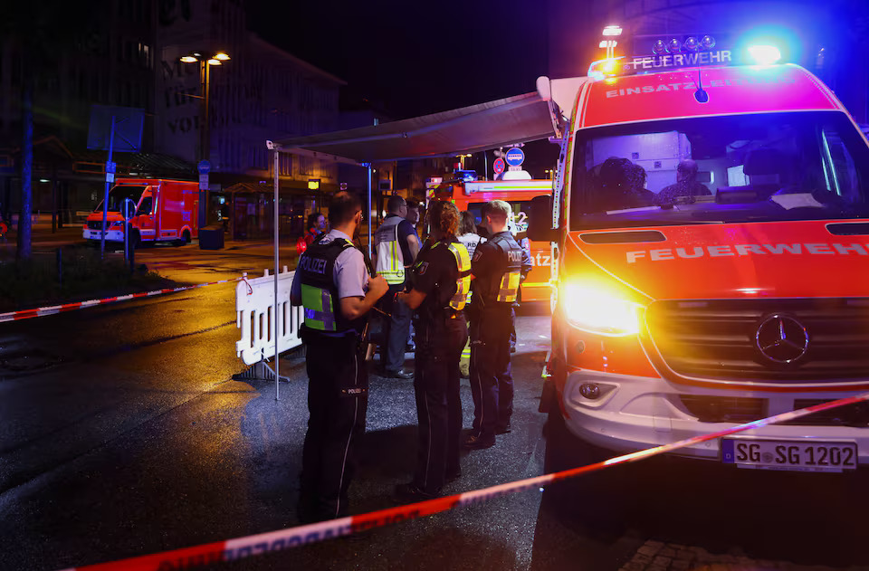 [3/7]Police officers secure the area of an incident, after several individuals were killed on Friday night when a man randomly stabbed passers-by with a knife, at a city festival in Solingen, Germany, August 23, 2024. Photo: Reuters