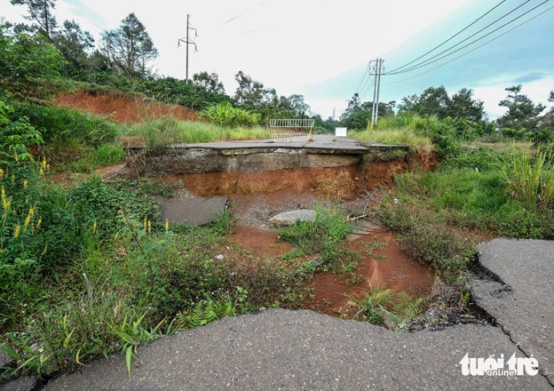 The position at the road project where an accident happened and killed one person in 2023. Photo: M.V. / Tuoi Tre