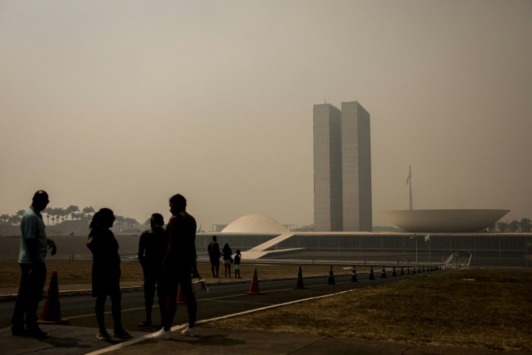 The dense smoke drifted across Brazil, reaching as far as capital city Brasilia about 720 kilometers away. Photo: AFP