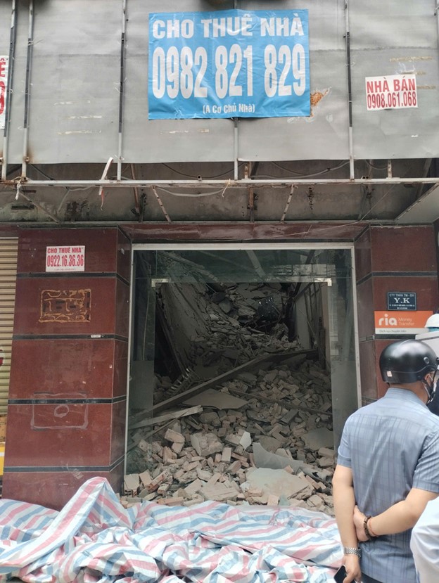 House collapse seriously injures 1 in downtown Ho Chi Minh City