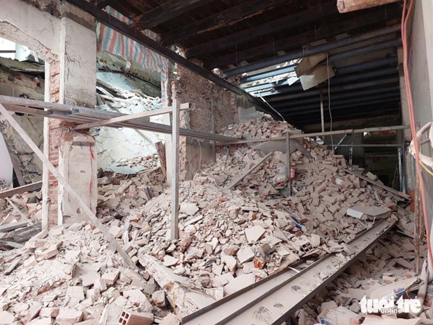 Inside the collapsed house. Photo: Dinh Khai / Tuoi Tre