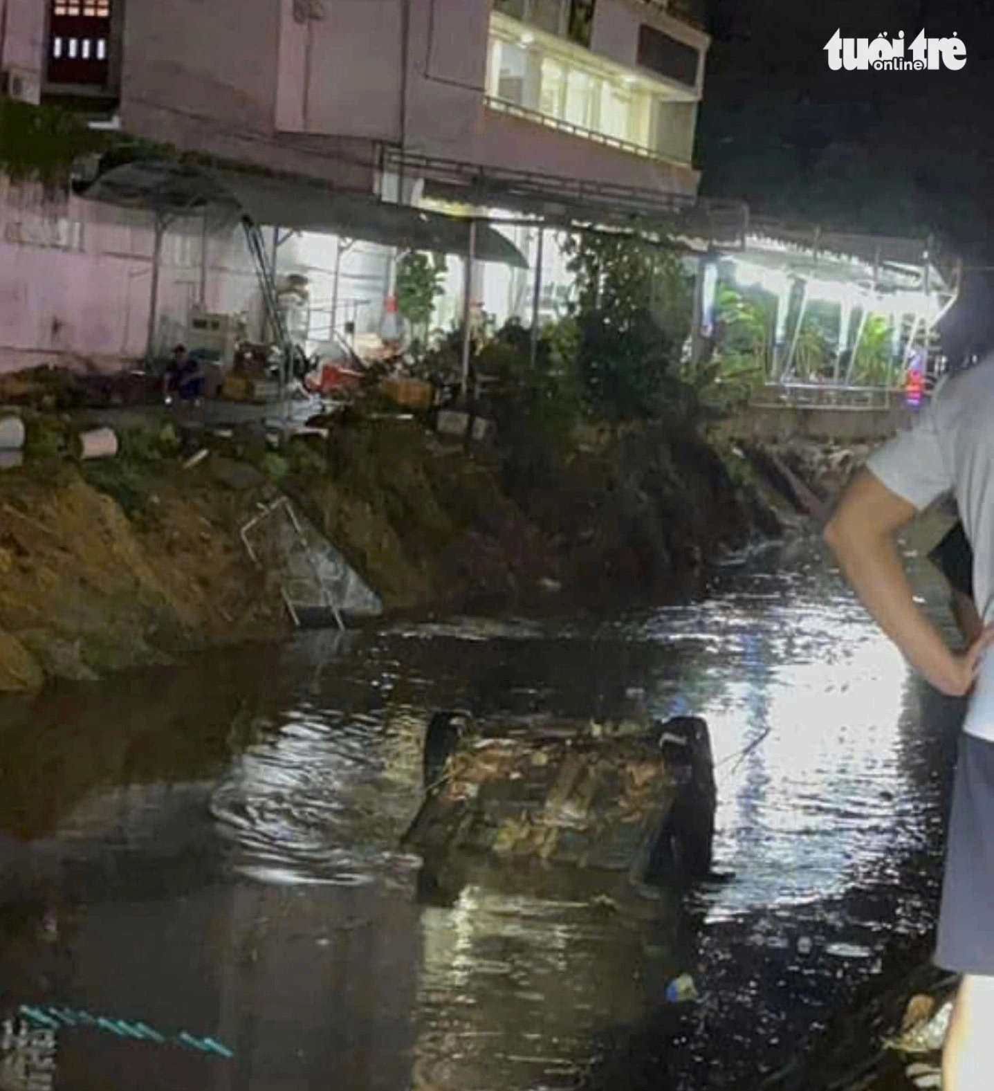 Vehicles washed away as excessive rainfall lashes Vietnam’s Binh Duong