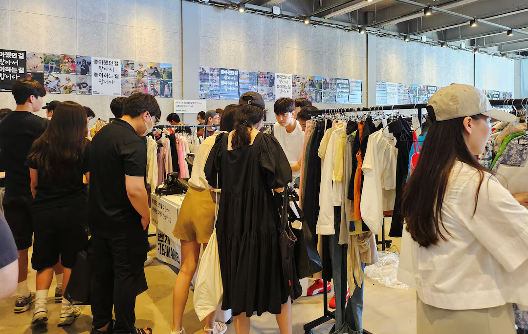 People shop at a flea market hosted by Bunjang, an e-commerce platform for secondhand sales, in Seoul, South Korea, August 3, 2024. Photo: Reuters