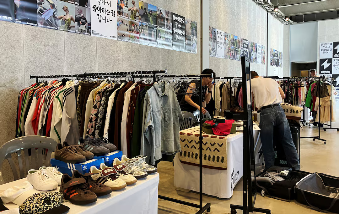 A man shops at a flea market hosted by Bunjang, an e-commerce platform for secondhand sales, in Seoul, South Korea, August 3, 2024. Photo: Reuters