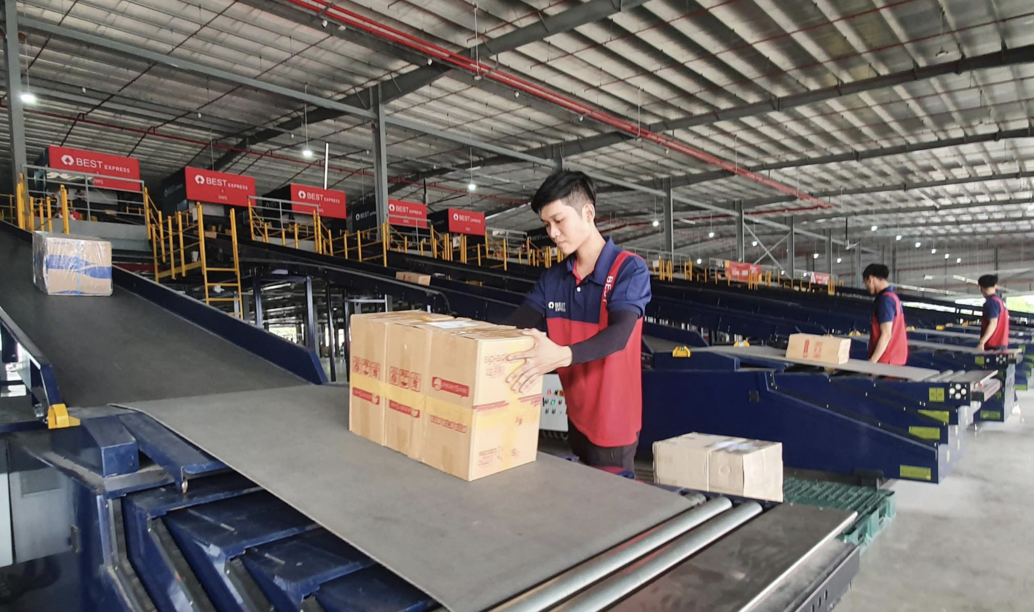 Vietnamese premier orders tighter control over imports via e-commerce platforms