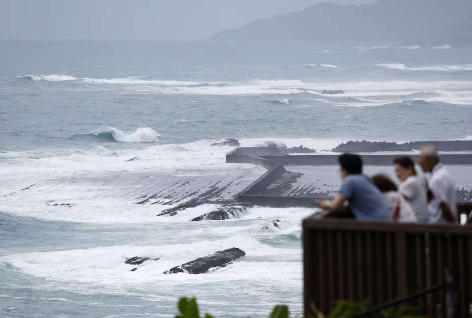 High waves are observed along the shore as Typhoon Shanshan approaches southwestern Japan in Miyazaki, August 27, 2024, in this photo taken by Kyodo. Photo: Reuters