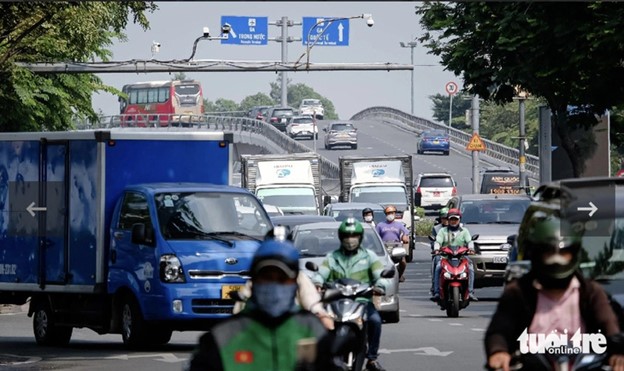 Ho Chi Minh City restricts vehicles from streets surrounding airport for defense drill today