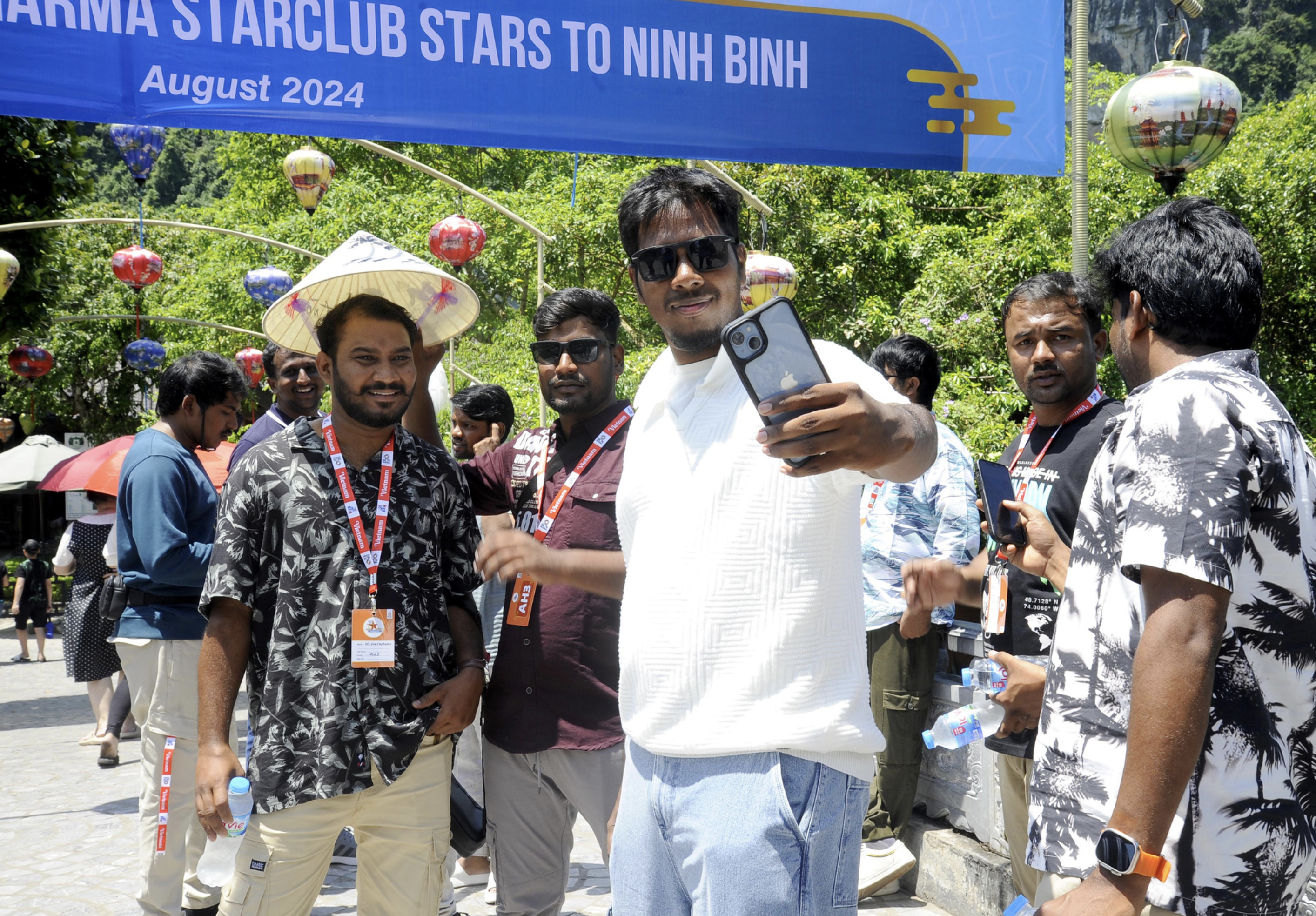 Indian tourists take a wefie at a tourist site in Ninh Binh Province. Photo: Ninh Binh Department of Tourism