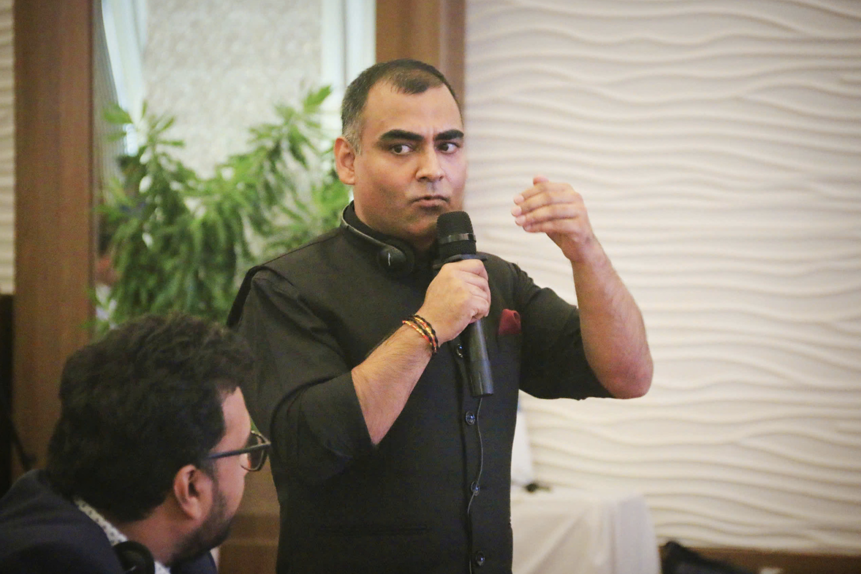 An Indian representative speaks at an India - Khanh Hoa tourism promotion conference held in Khanh Hoa Province, August 28 2024. Photo: Tran Hoai / Tuoi Tre