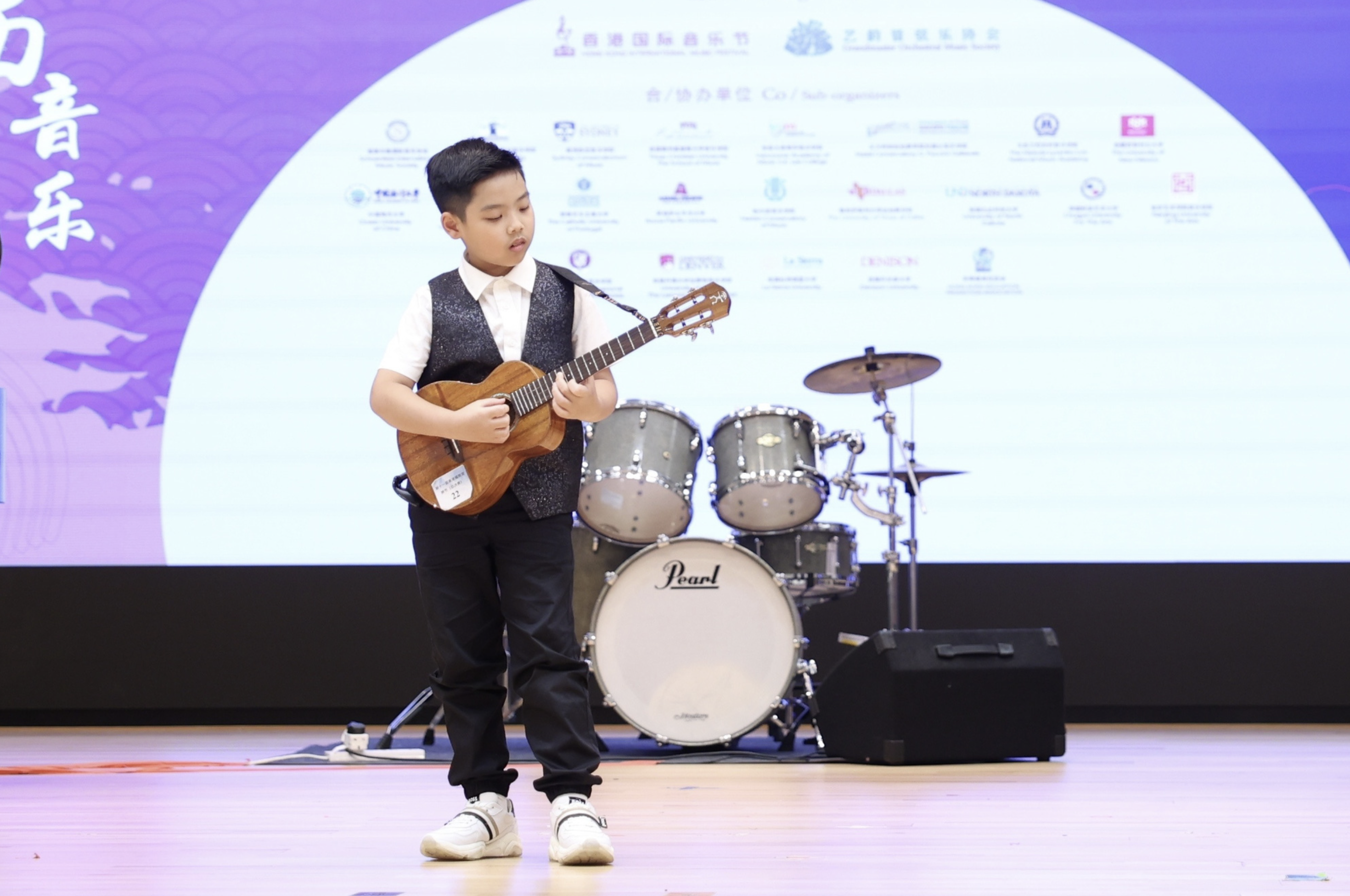 8-year-old boy of Vietnamese ancestry wins first prize in Guitar-Ukulele category at Hong Kong Int’l Music Fest