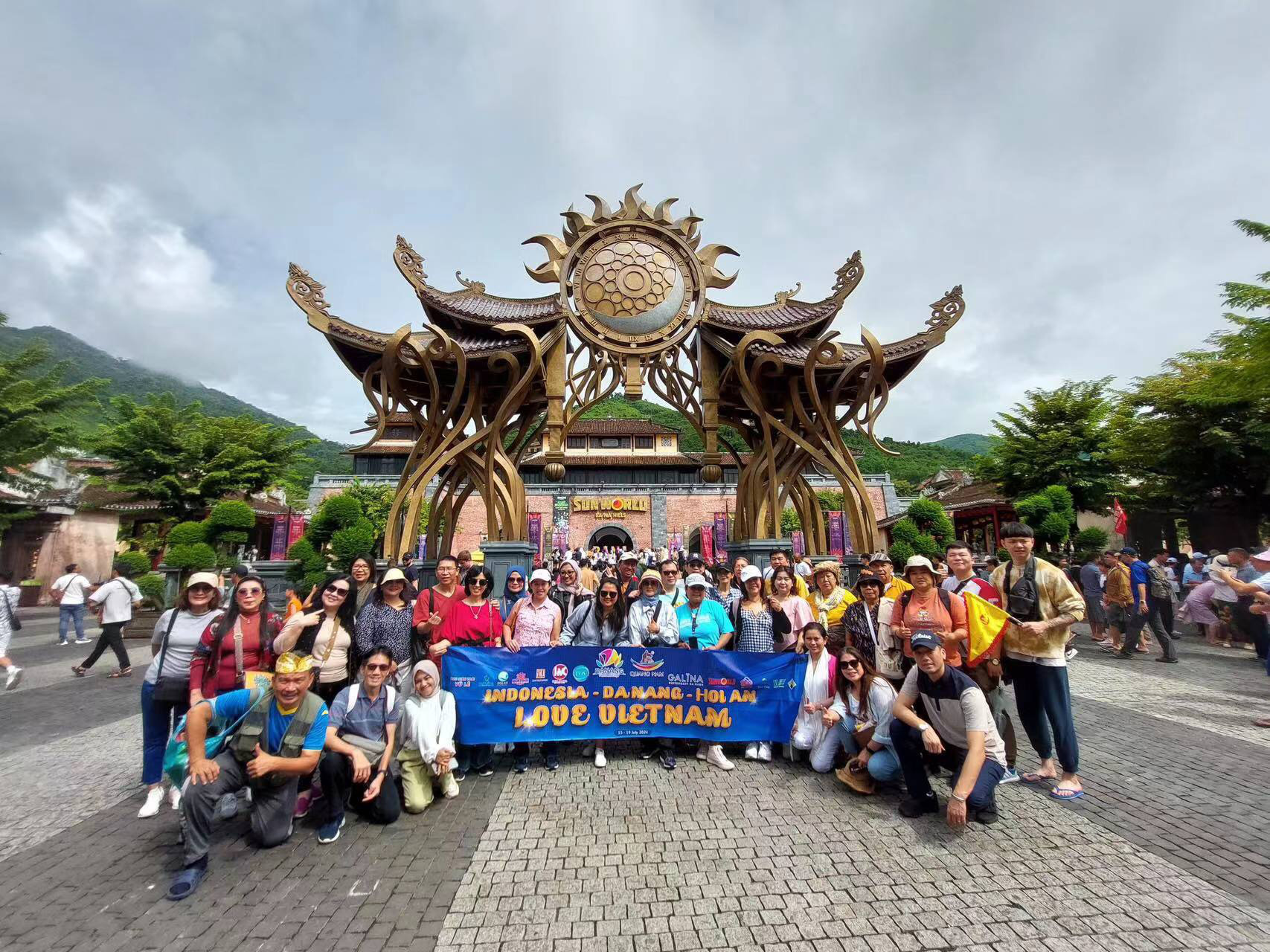 The Indonesian tourism business delegation explores destinations in Da Nang in July 2024. Photo: Ngoc Thien / Tuoi Tre