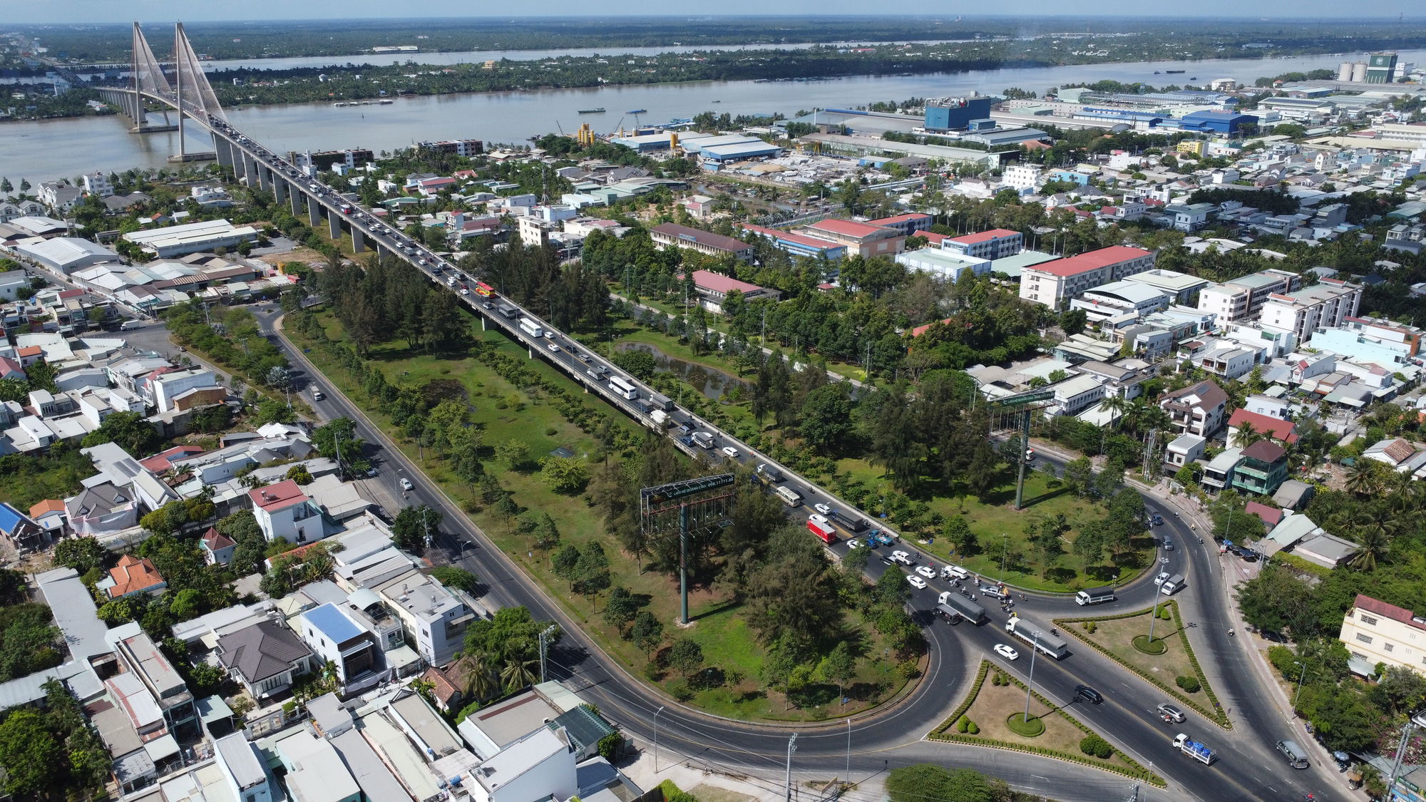 Drones expected to prevent congestion on key Mekong Delta bridge during National Day holiday