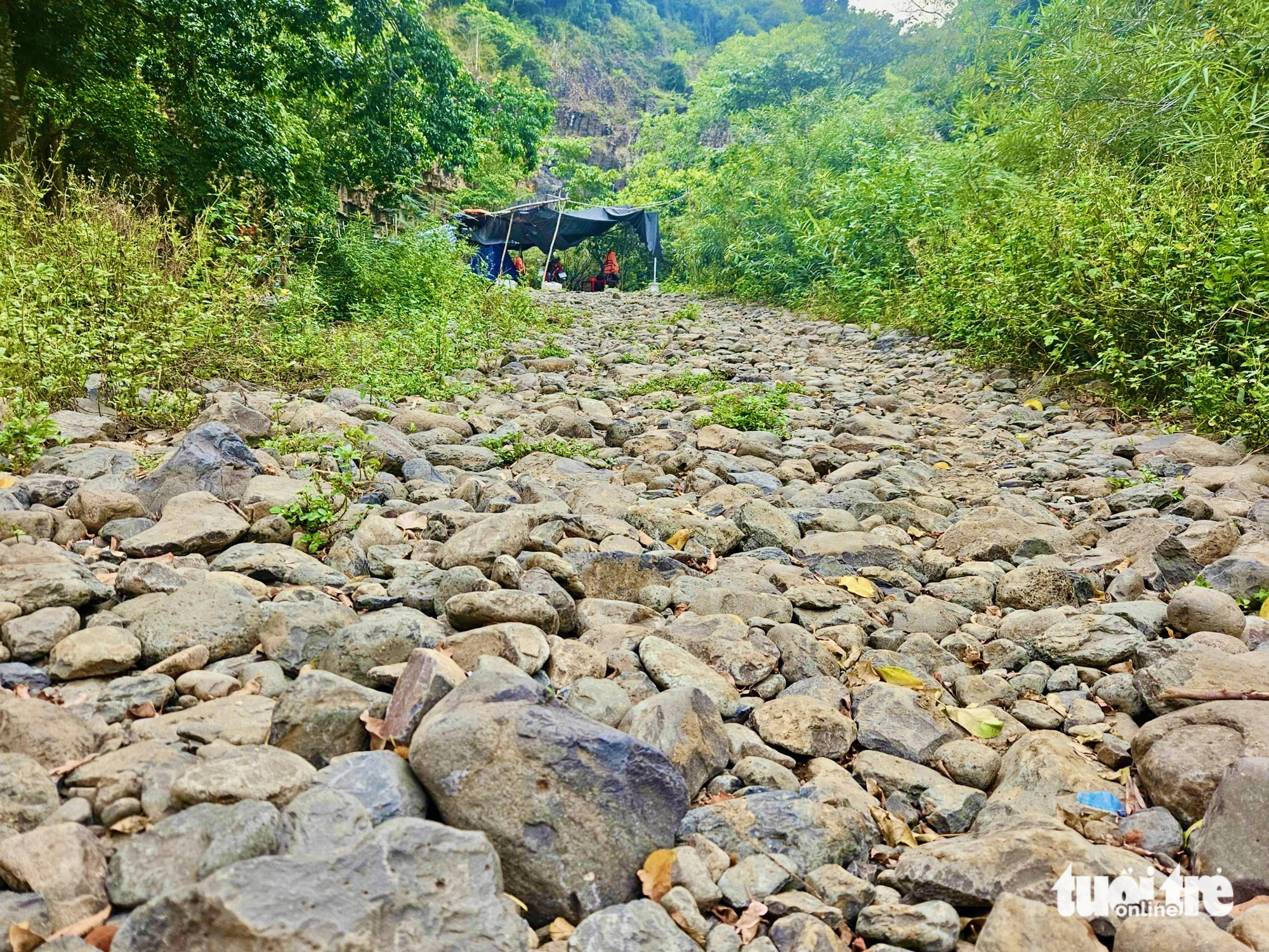 The entrance to Vuc Hom Waterfall in Vinh Xuan Village, An Linh Commune, Tuy An District of Phu Yen Province, south-central Vietnam. Photo: Minh Chien / Tuoi Tre