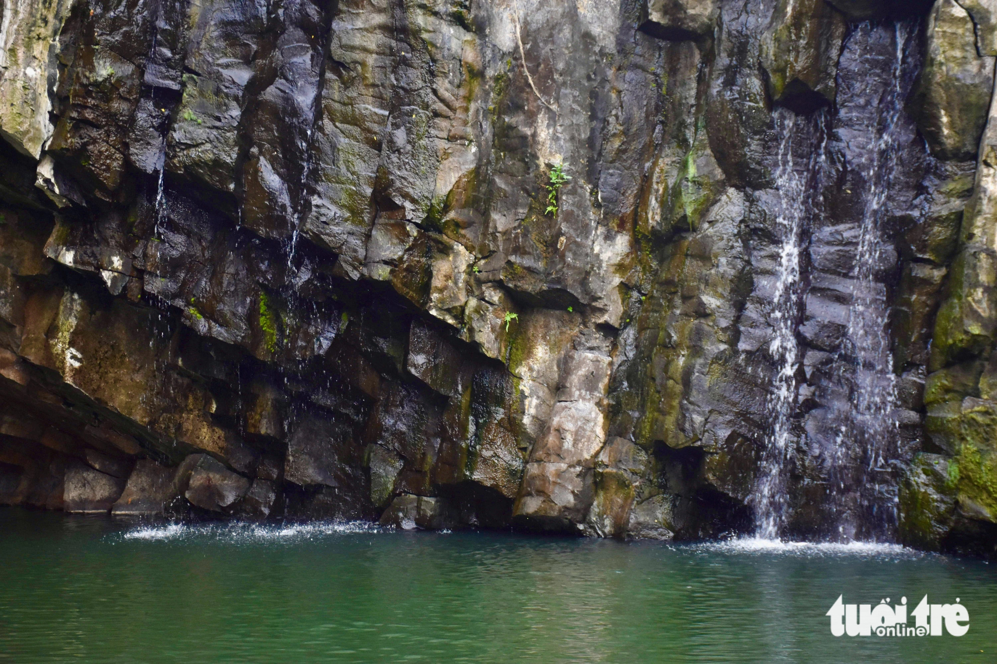 Water gently flows from Vuc Hom Waterfall in Vinh Xuan Village, An Linh Commune, Tuy An District of Phu Yen Province, south-central Vietnam. Photo: Minh Chien / Tuoi Tre