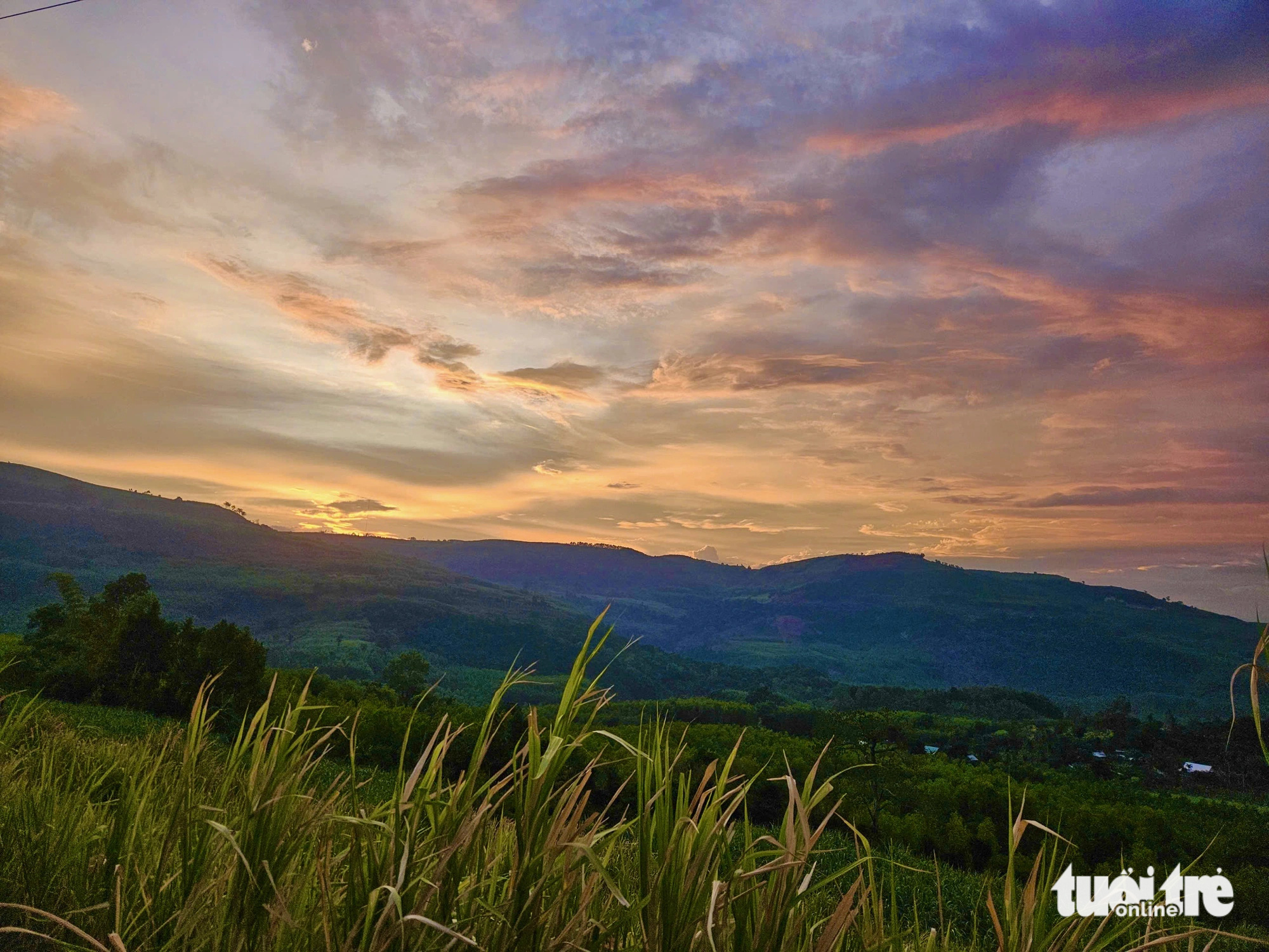 Sunset seen on the way out from Vuc Hom Waterfall in Vinh Xuan Village, An Linh Commune, Tuy An District, Phu Yen Province, south-central Vietnam. Photo: Minh Chien / Tuoi Tre