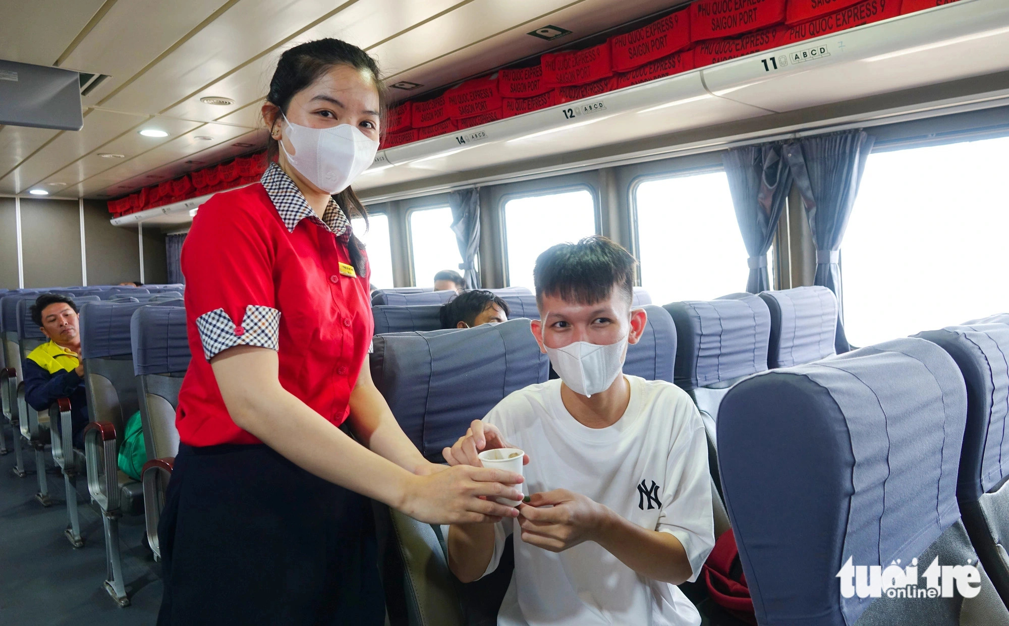 A staff member of Phu Quoc Express JSC offers a cup of morning coffee to a passenger at a boat station in Rach Gia City, Kien Giang Province, southern Vietnam, August 31, 2024. Photo: Chi Cong / Tuoi Tre