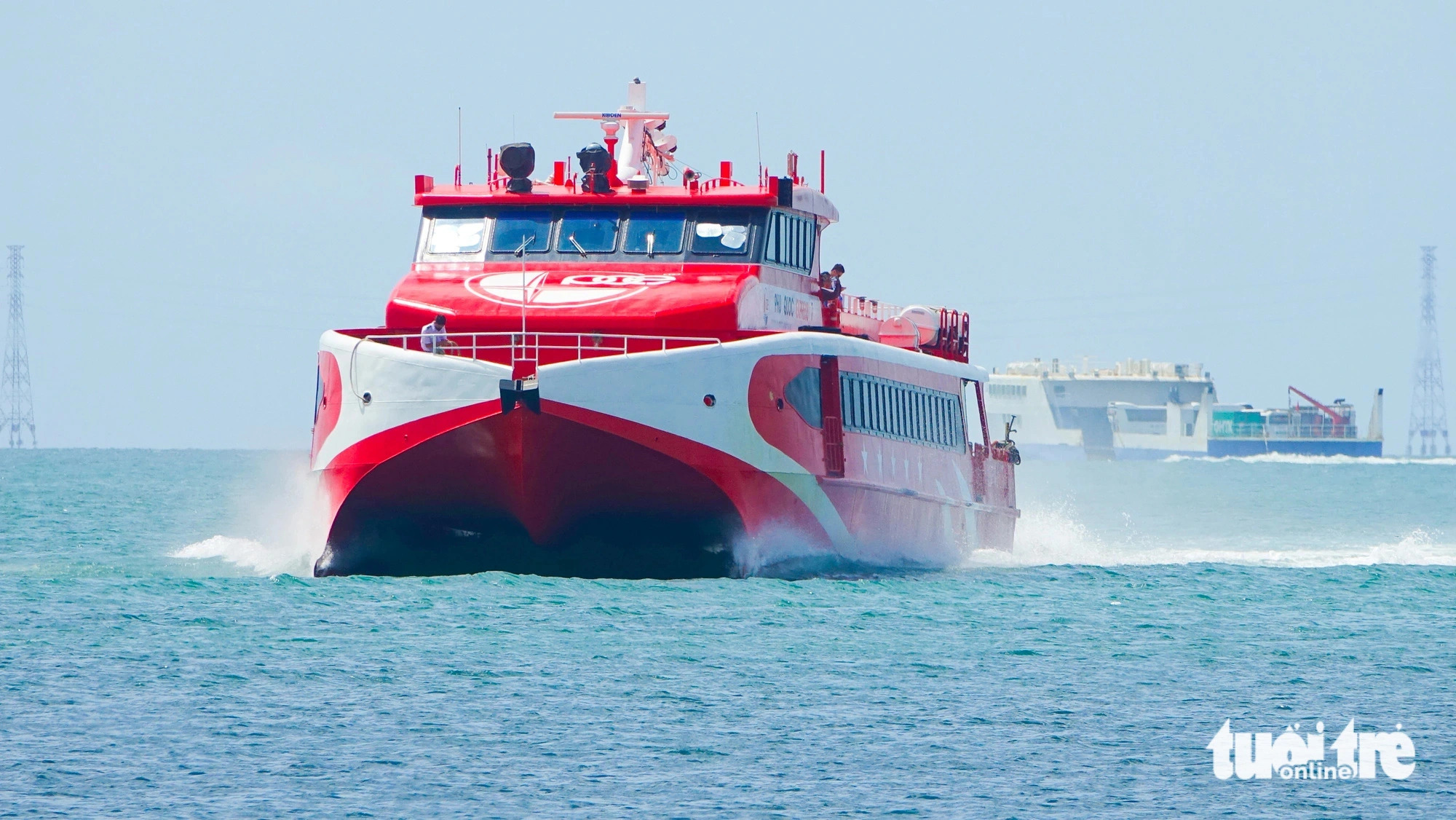 More than 30 express boat and ferry rides are operated daily to transport thousands of passengers from the mainland to Hon Son, Nam Du, and Phu Quoc, three island destinations off Kien Giang Province, southern Vietnam. Photo: Chi Cong / Tuoi Tre