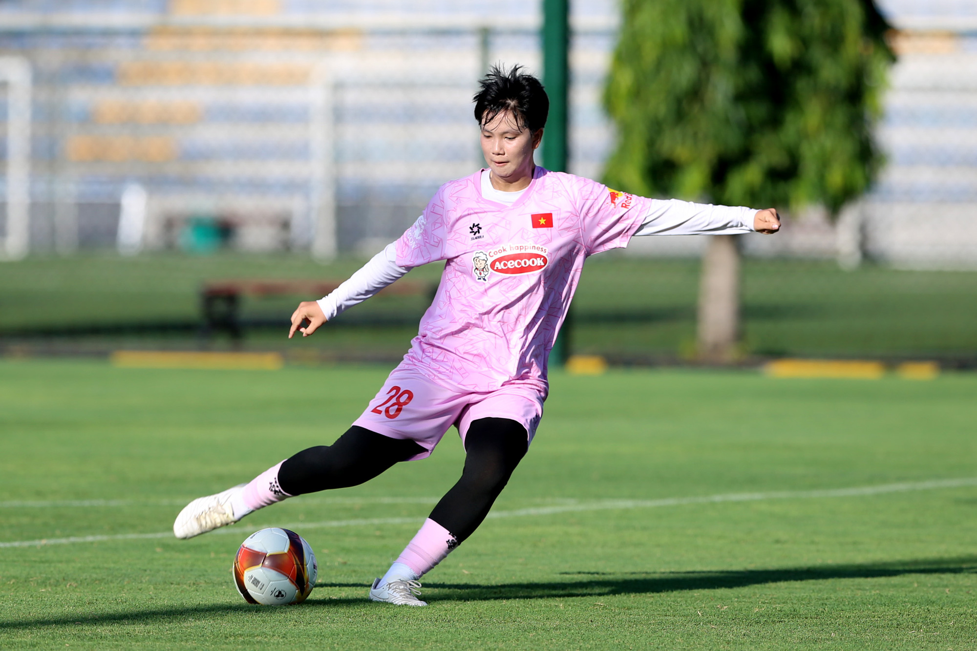 Young talent Ta Thi Thuy practices during a training session in Hanoi. Photo: Hoang Tung / Tuoi Tre