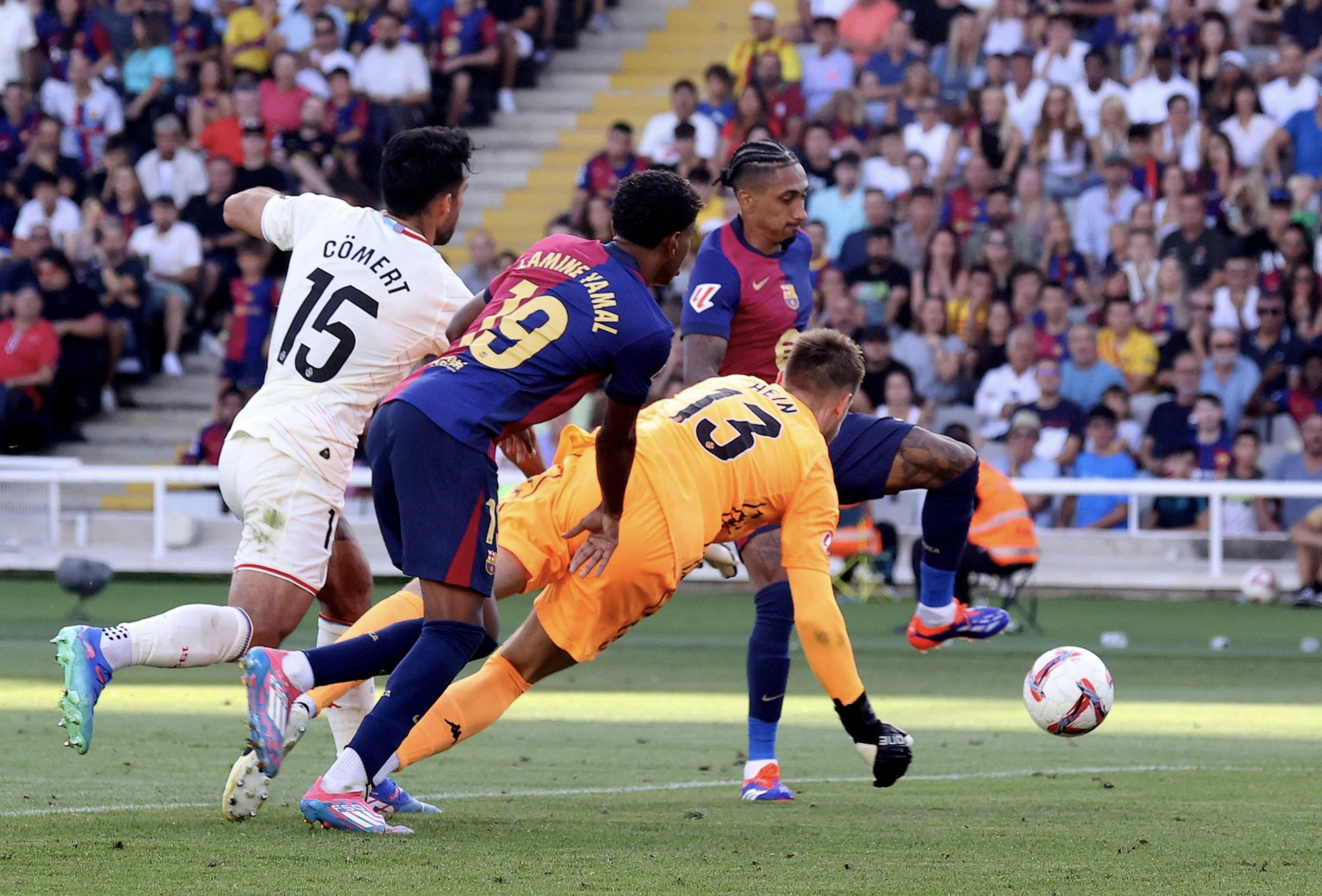 Soccer Football - LaLiga - FC Barcelona v Real Valladolid - Estadi Olimpic Lluis Companys, Barcelona, Spain - August 31, 2024 FC Barcelona's Raphinha scores their fourth goal. Photo: Reuters